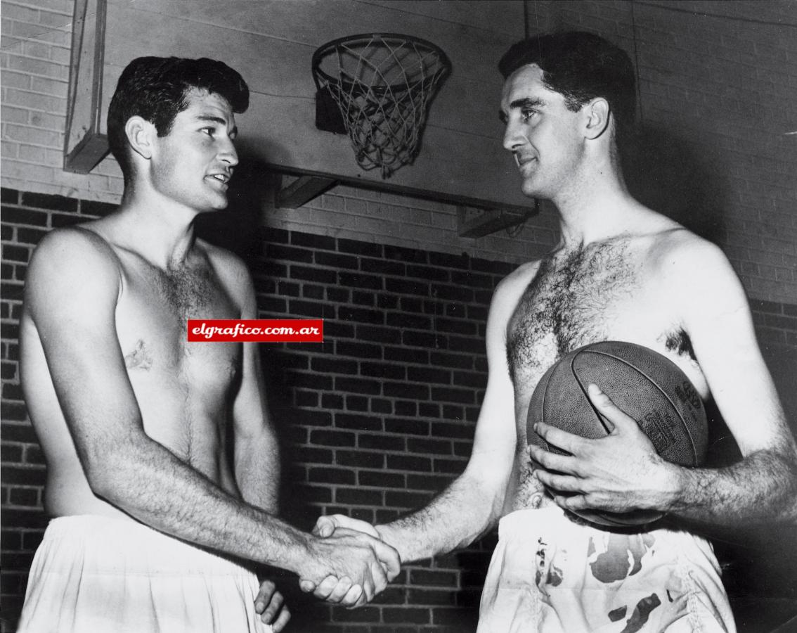 Imagen Dallas 1953: el capitán Derrel Murphy lo recibe en la SMU.