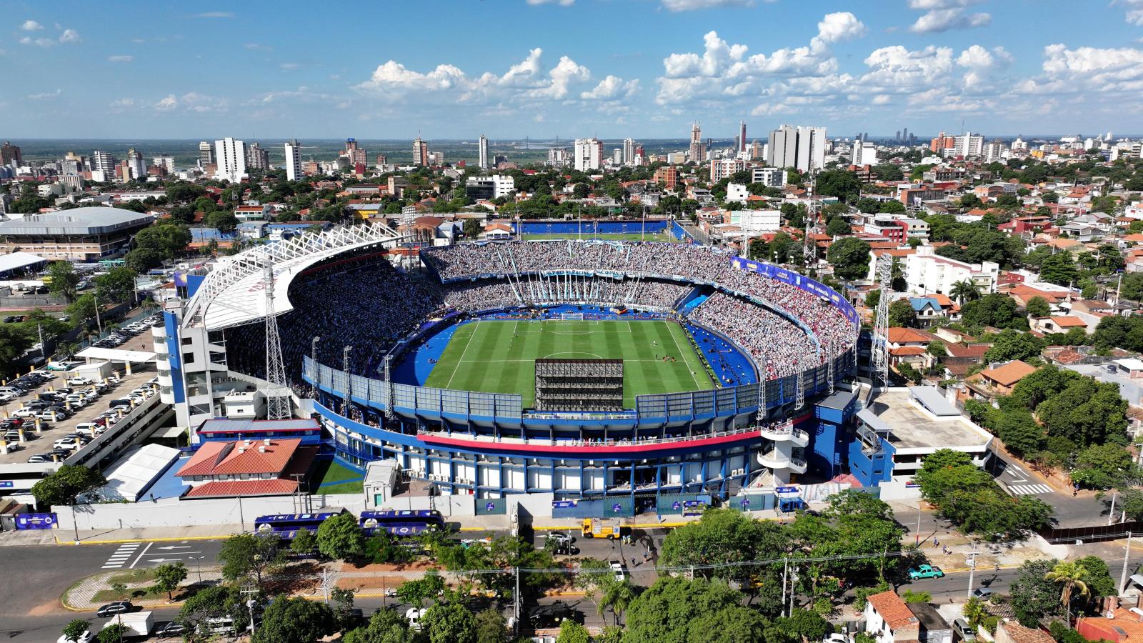 Imagen La hinchada de Racing, presente en la Nueva Olla.