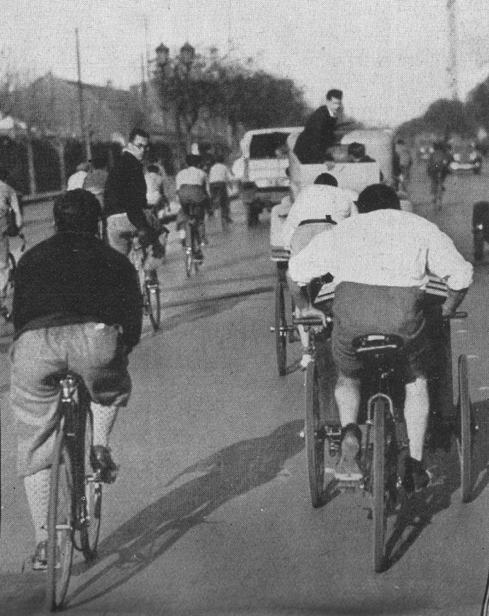 Imagen Ya por avenida Leandro Alem y cuando pedro Petruolo y Jaime Roig luchan entre sí.