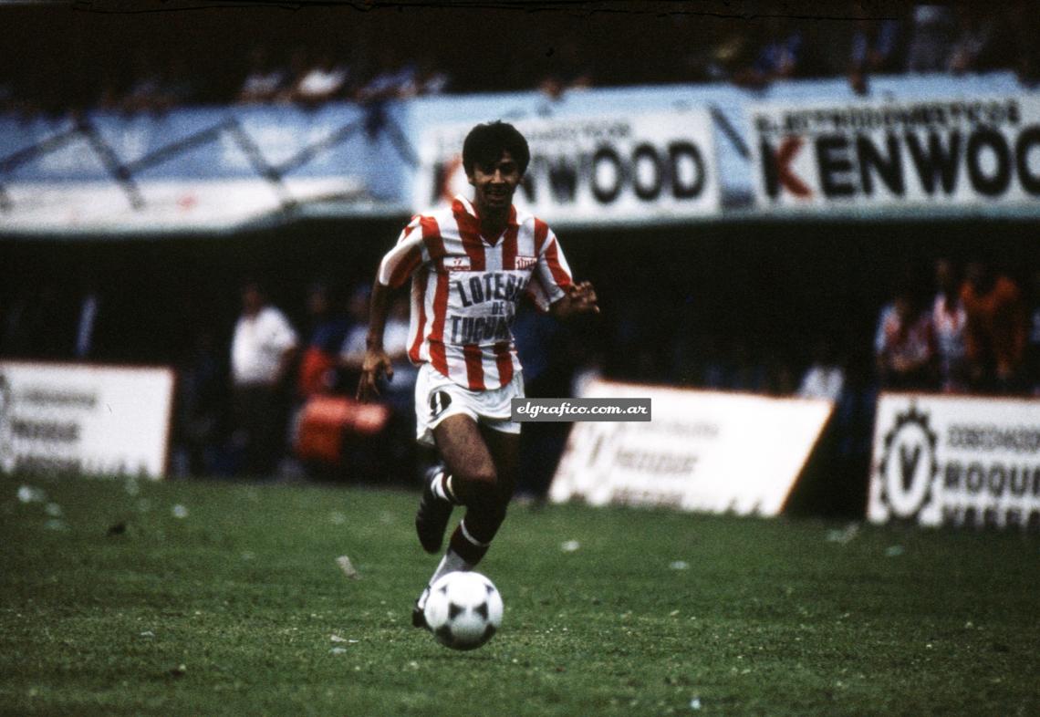 Imagen FOTO INÉDITA. Antonio González, protagonista en la goleada de San Martín de Tucumán en la Bombonera. 