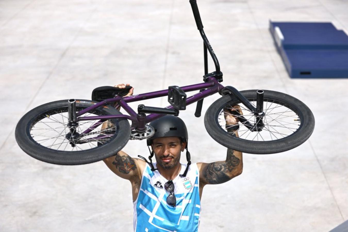 Imagen José Torres se llevó la presea dorada en el freestyle BMX.