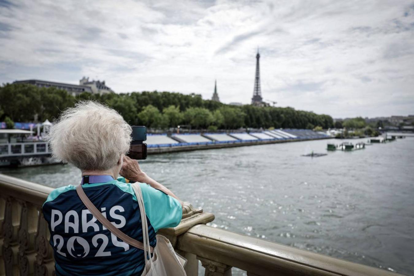 Imagen Cien embarcaciones recorrerán la principal arteria fluvial de París a lo largo de 6 kilómetros (AFP).