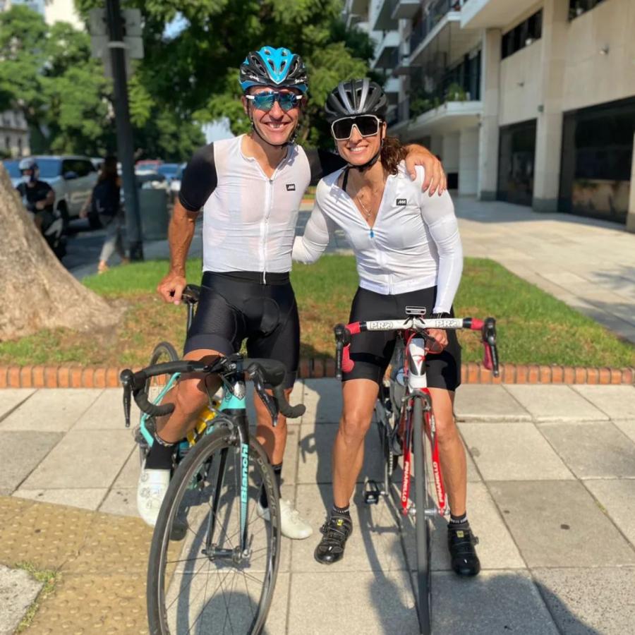 Imagen Pampa Ferrari y Gabriela Sabatini, con la pasión de la bici.