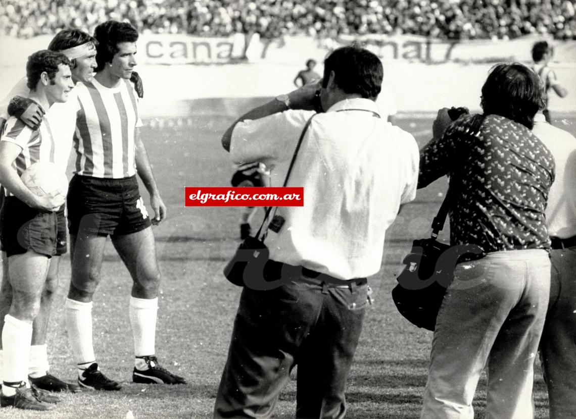 Imagen Cocco, Gatti y Mastrángelo posan para los fotógrafos. Finalmente Unión terminó cuarto en la tabla.