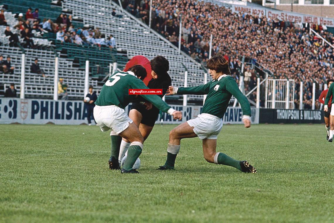 Imagen …Las pausa y la pelota que sigue bailando acariciada por la zurda ¿Se podrá pasar?...