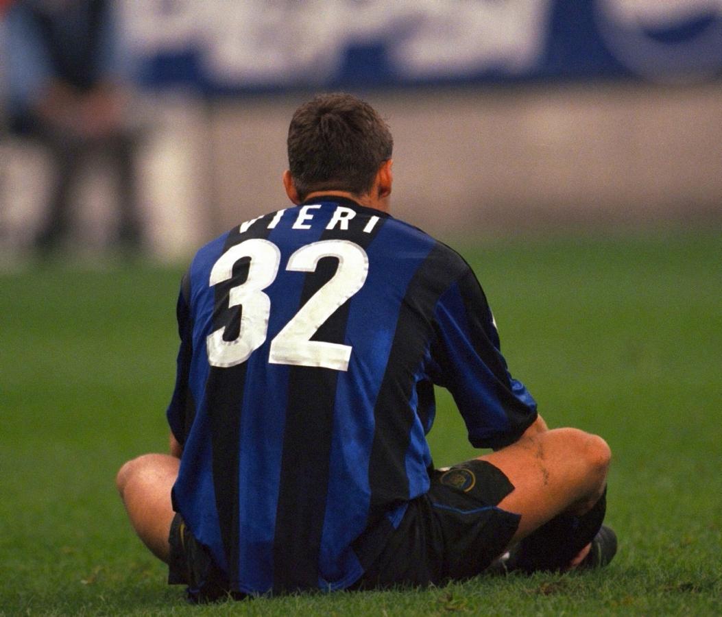 Imagen DESHAUCIADO. Vieri perdió todo lo que tenía y ahora suplica por una oferta para dirigir. Un triste episodio en la vida de quien fuera un goleador letal y uno de los futbolistas mejores pagos en su época. 