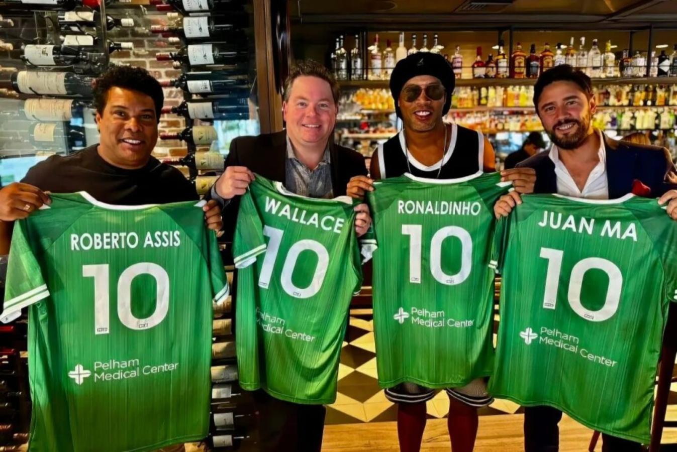 Imagen Ronaldinho, accionista de Greenville para llevarlo a la MLS.