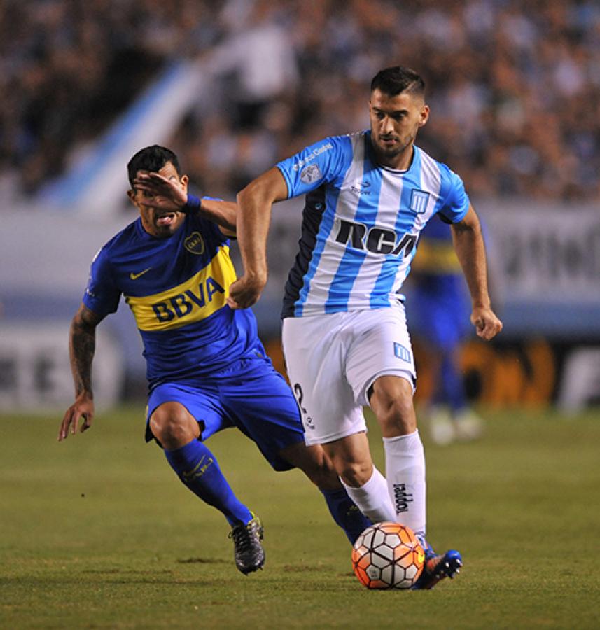 Imagen Perseguido por Tevez, en la Libertadores. Sánchez jugó la copa en tres clubes.