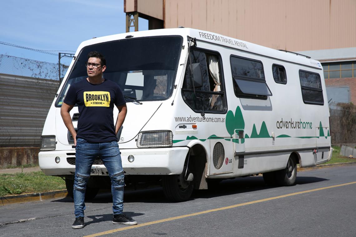 Imagen Martínez y su compañero inseparable, el motorhome. Es el inicio de una gran experiencia por todo el país.