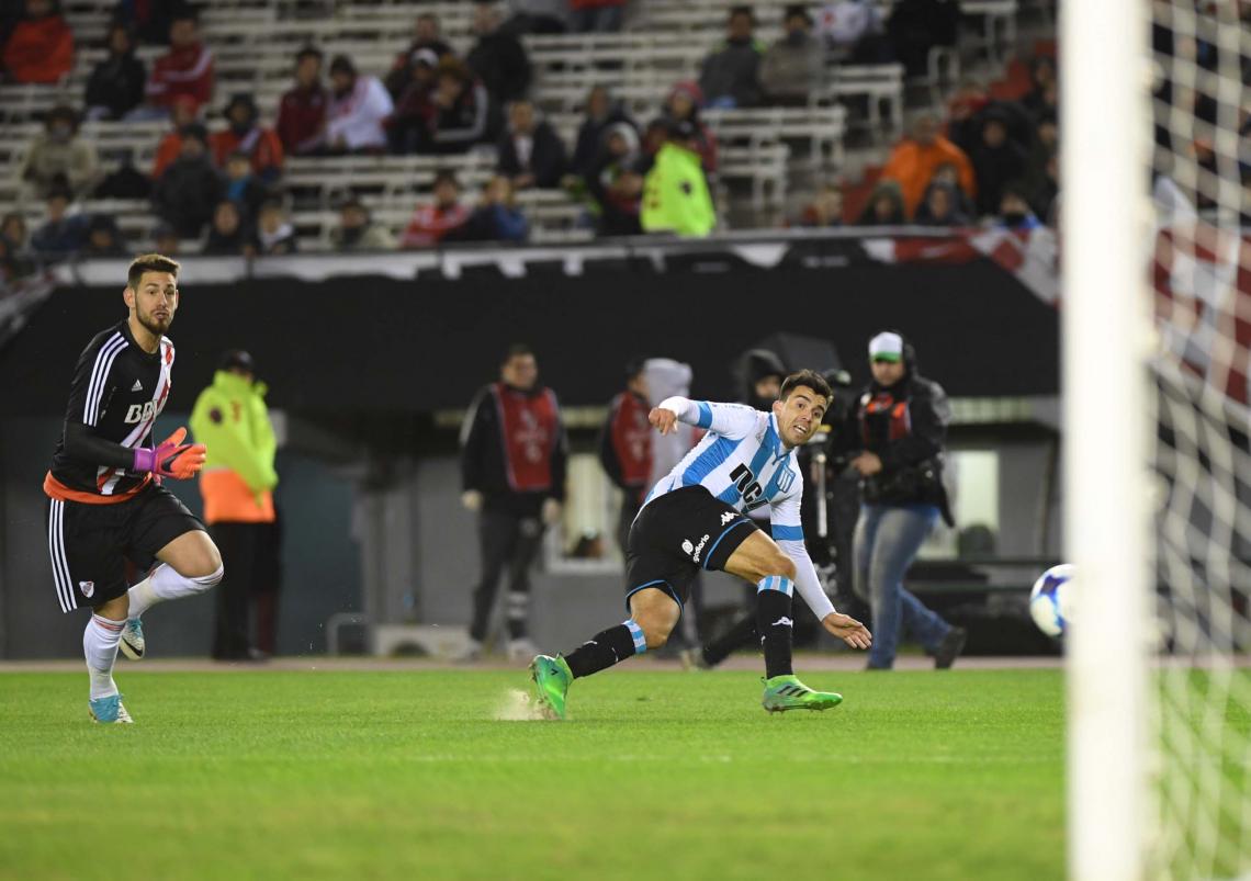 Imagen Batalla quedó mal parado en el gol de Acuña.