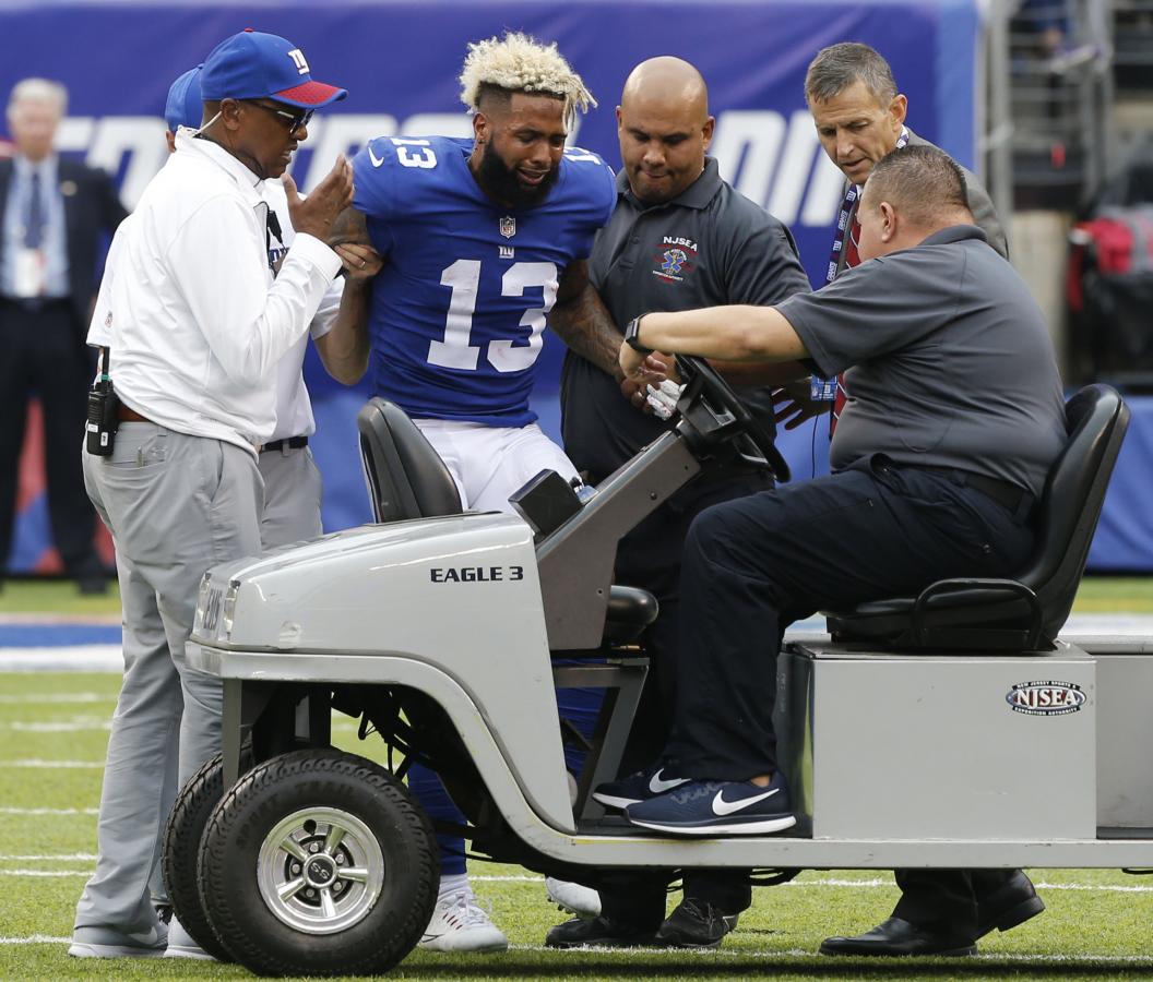 Imagen Odell Beckham Jr. se retiró del campo conmovido por su lesión.