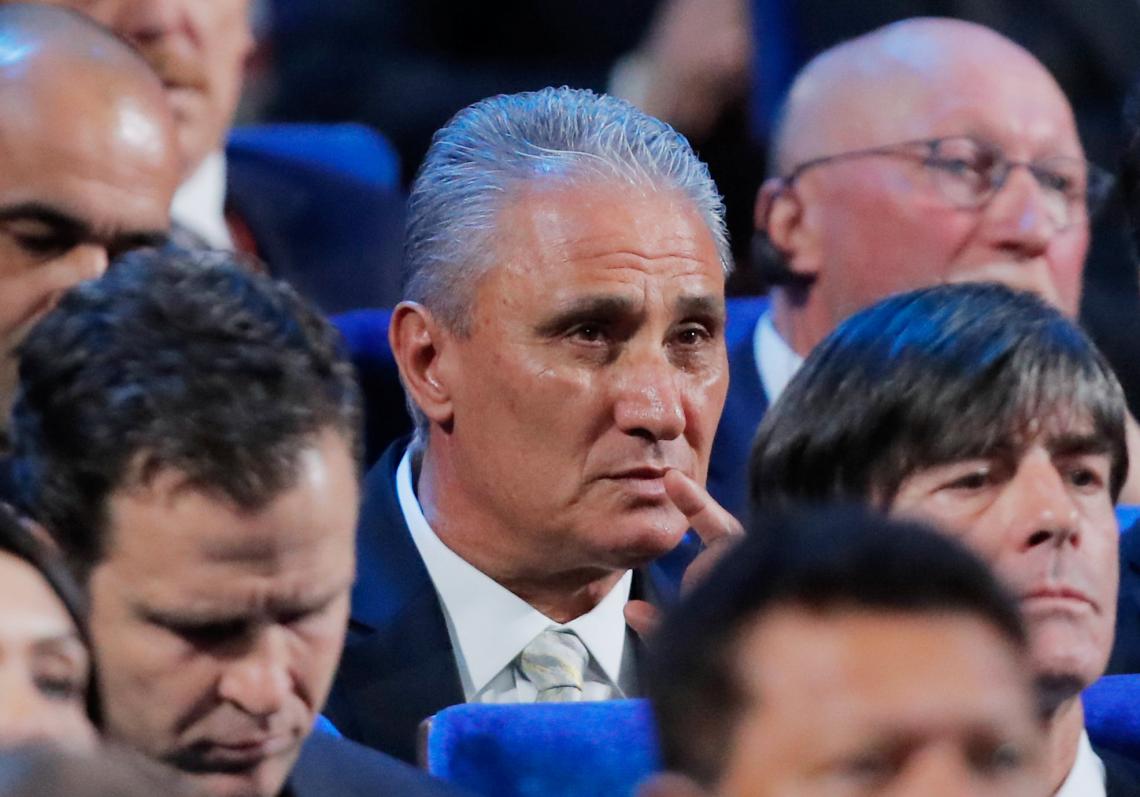 Imagen Tite, atento durante el sorteo.