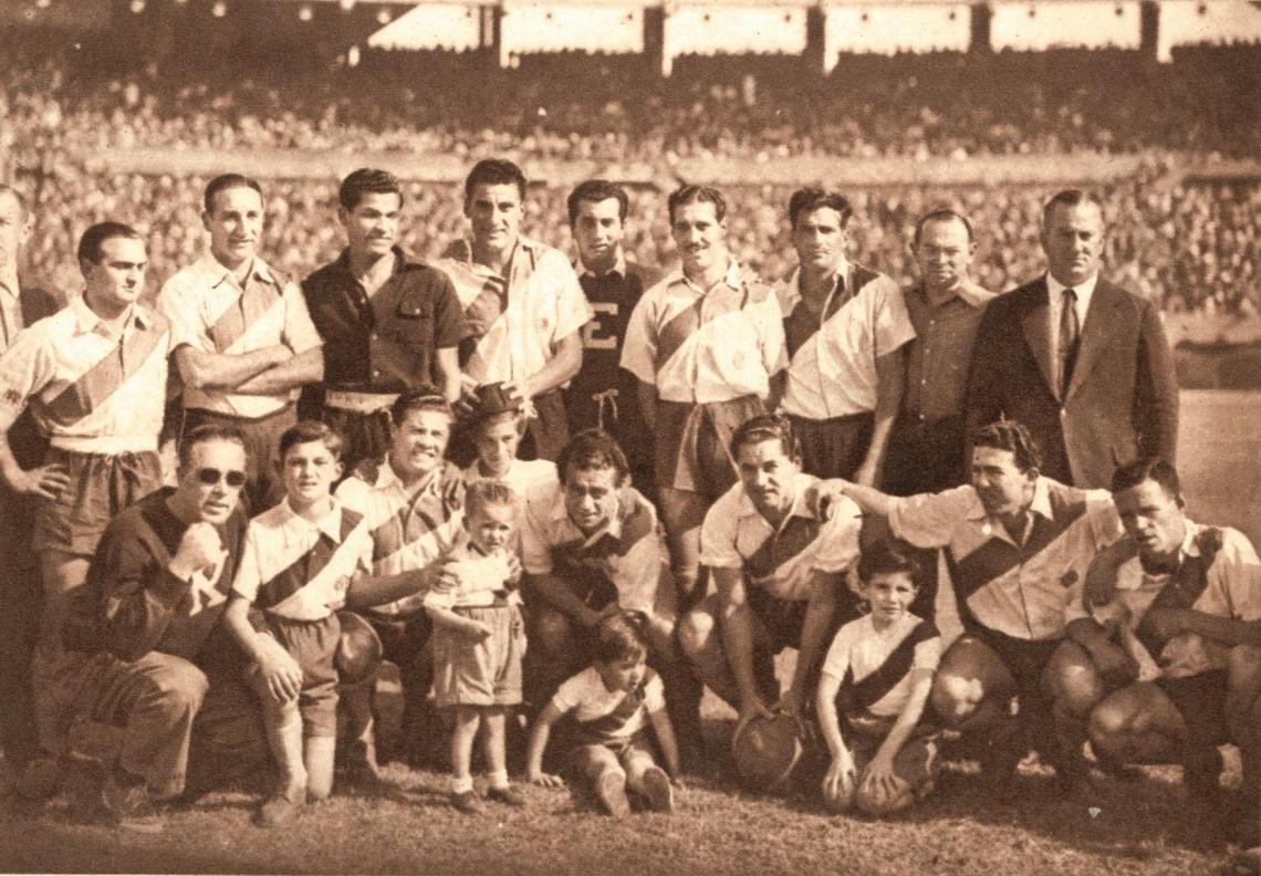 Imagen Team de River Plate que se clasificó campeón. Parados: Iácono, Vaghi, Soriano, Rossi, Ramos y Rodríguez. Agachados: Deambrosi, Gallo, Pedernera, Labruna y Loustau. También jugaron Giúdice, Muñoz, Martínez y otros en diferentes matches. 