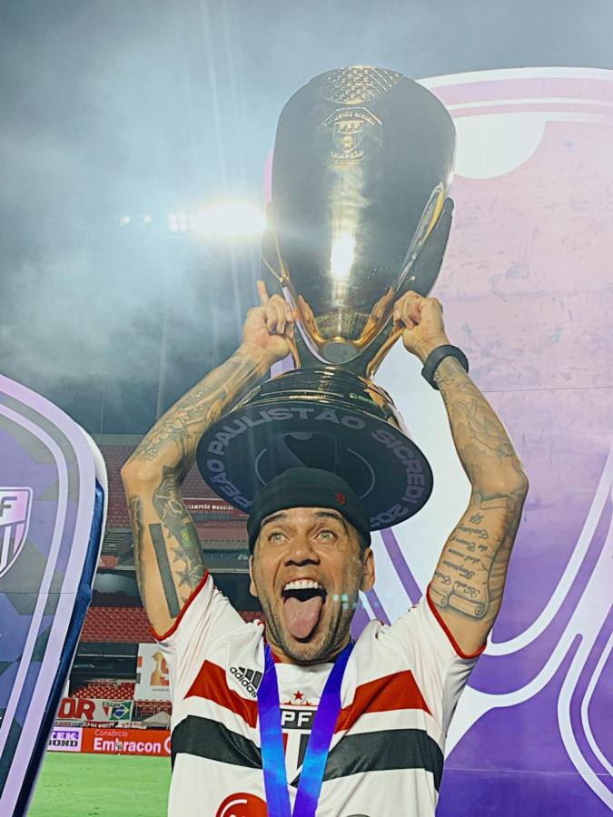 Imagen Dani Alves y su primer título con São Paulo. “Este título es diferente porque lo gané con el equipo de mi corazón", dijo el crack.