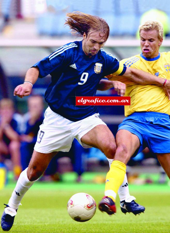 Imagen Un rastro para la historia. Una escena de la última participación de Batistuta con la camiseta argentina.