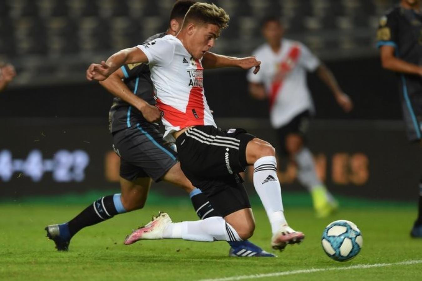 Imagen Girotti anotó los dos tantos de River. Este es el primero, tras un buscapié desde la izquierda de Angileri. Fotos: @RiverPlate