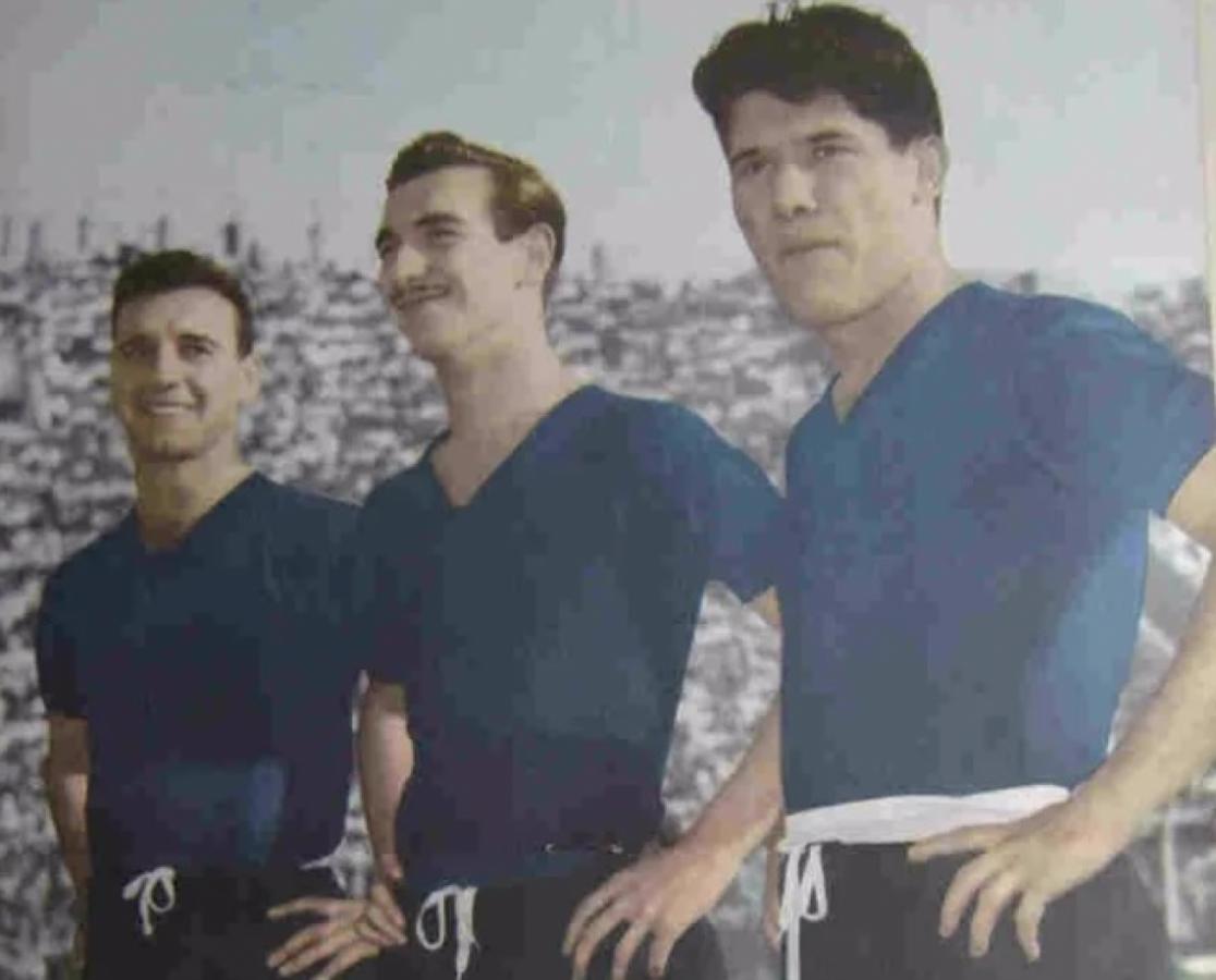 Imagen Maschio, Angelillo y Sívori. Los italianos ya hacen cuentas, por anticipado, de su "ITALIA ONU" (Naciones Unidas) y la fuerza que a ella de darle el fútbol de la escuela de estos jugadores.