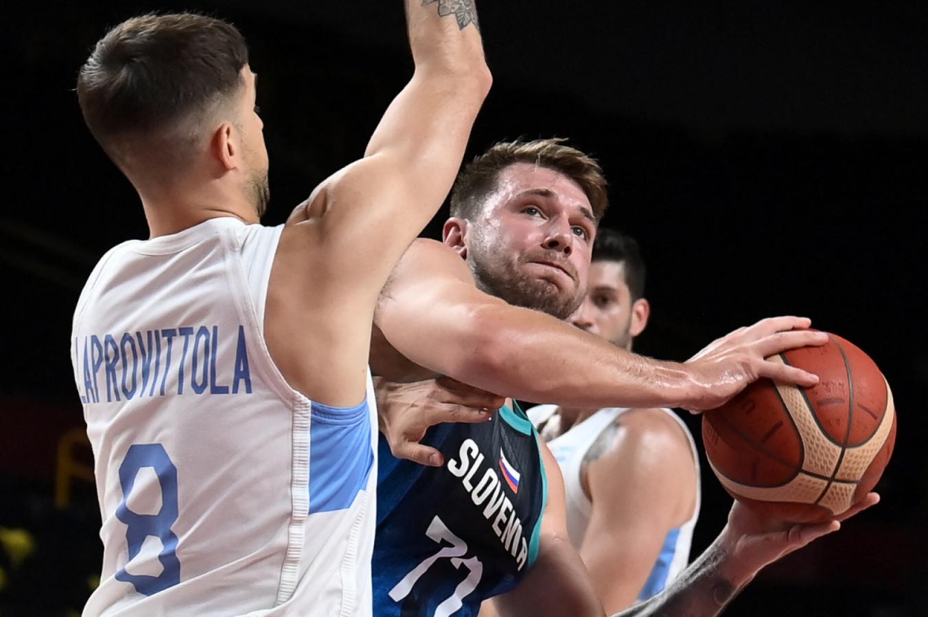 Imagen Luka Doncic fue un constante dolor de cabeza para la Argentina. Foto: Thomas COEX / AFP