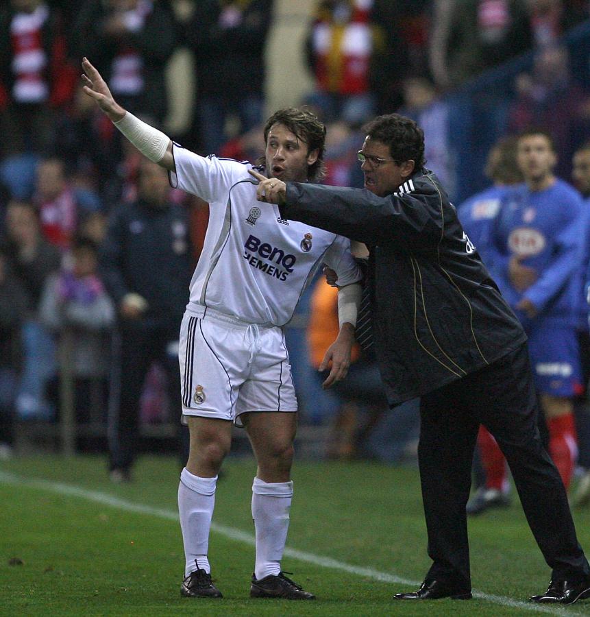 Imagen Capello le da indicaciones a Cassano. Las papas fritas fueron el motivo de conflicto entre ambos. Foto: AFP