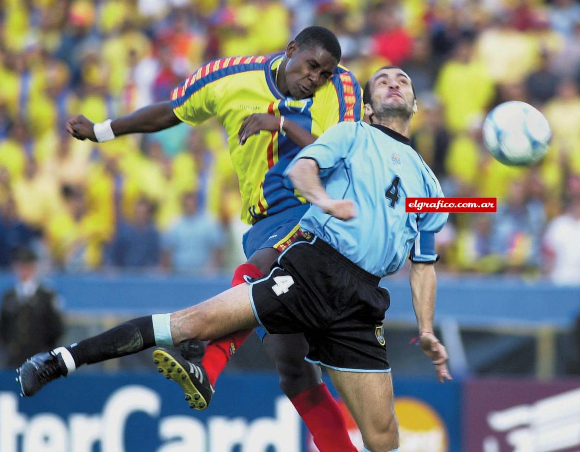 Imagen Con la celeste enfrentando a Ecuador en Quito.