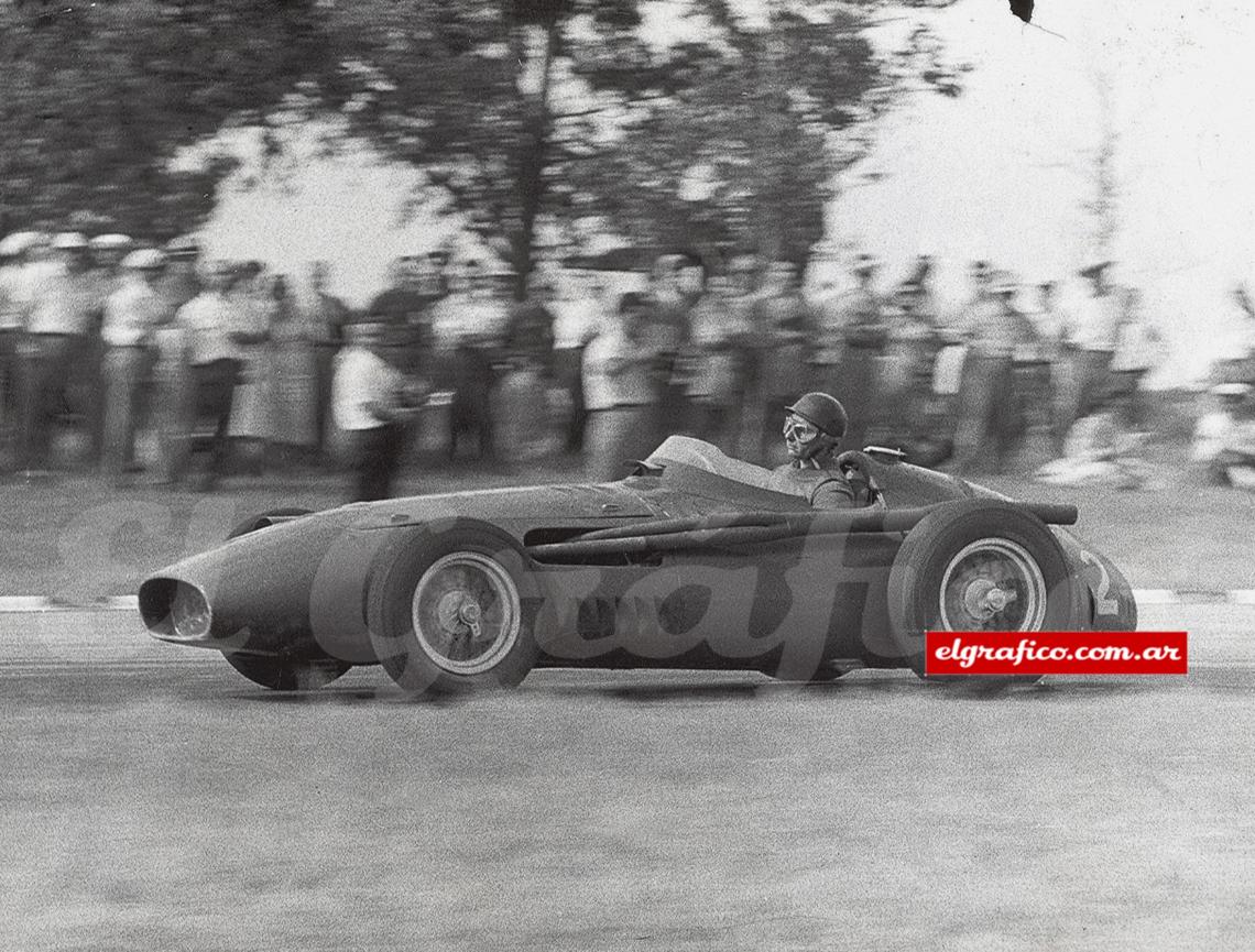 Imagen JUAN MANUEL FANGIO AUTOMOVILISMO 1958 / 47 AÑOS