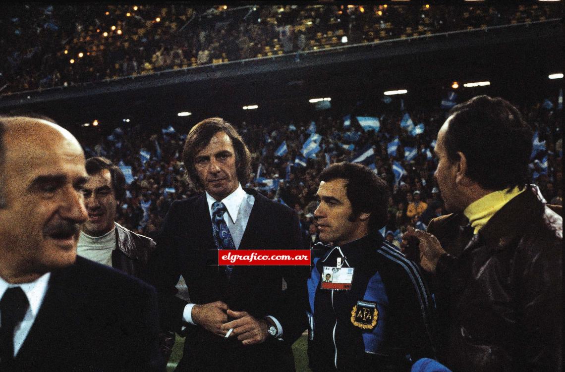 Imagen Saporitti junto al Flaco Menotti.