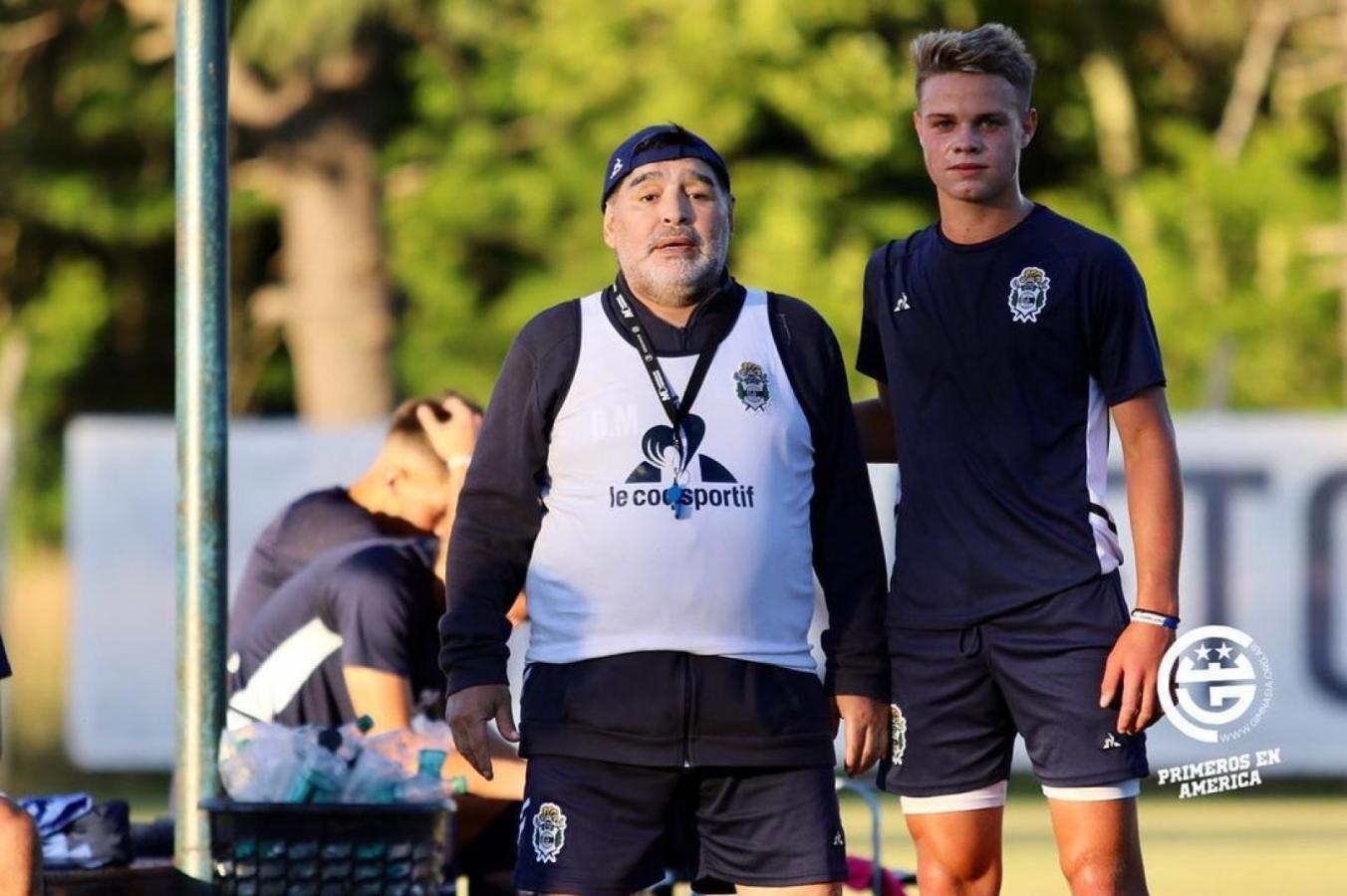 Imagen Fue entrenado por Diego Armando Maradona, aunque no disputó partidos bajo su mando en Gimnasia.