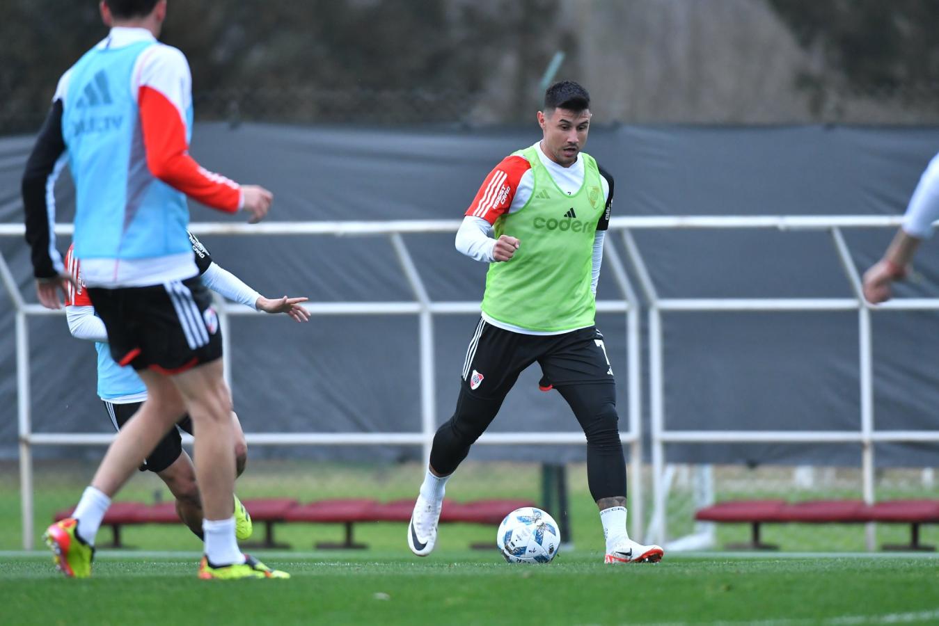 Imagen Adam Bareiro se perfila para ser el único punta en el primer partido de la era Gallardo.