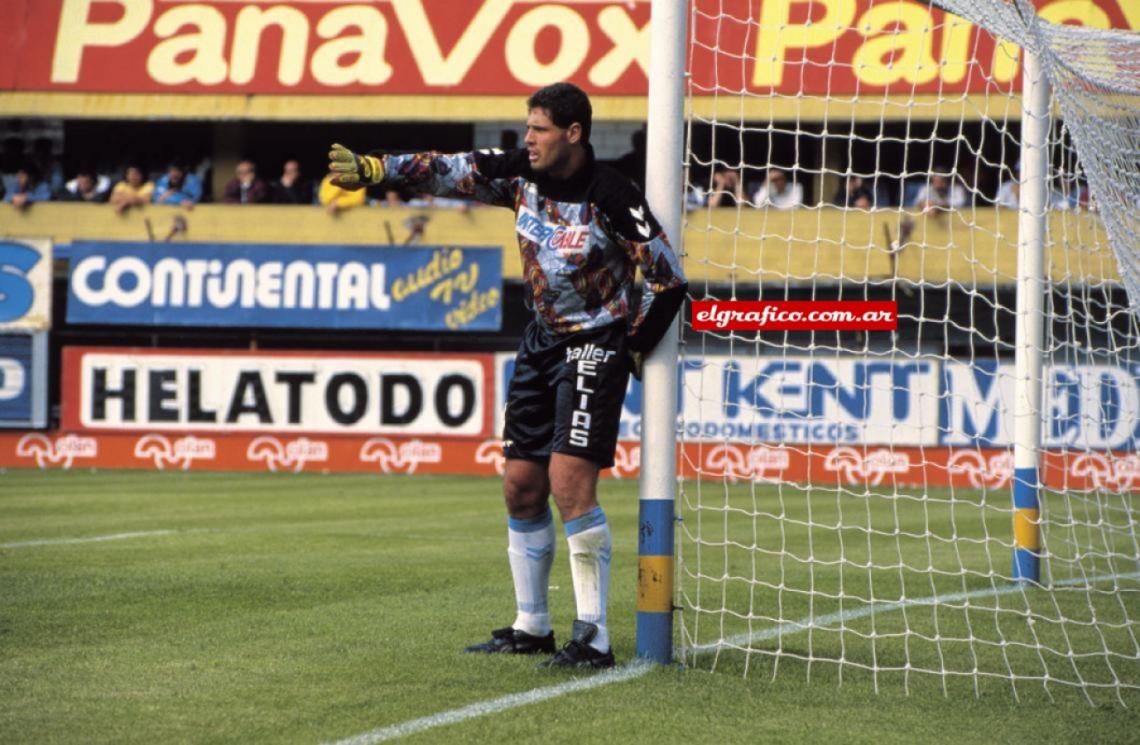 Imagen Jugando para Belgrano en La Bombonera. Infaltable la publicidad de Taller Elias.