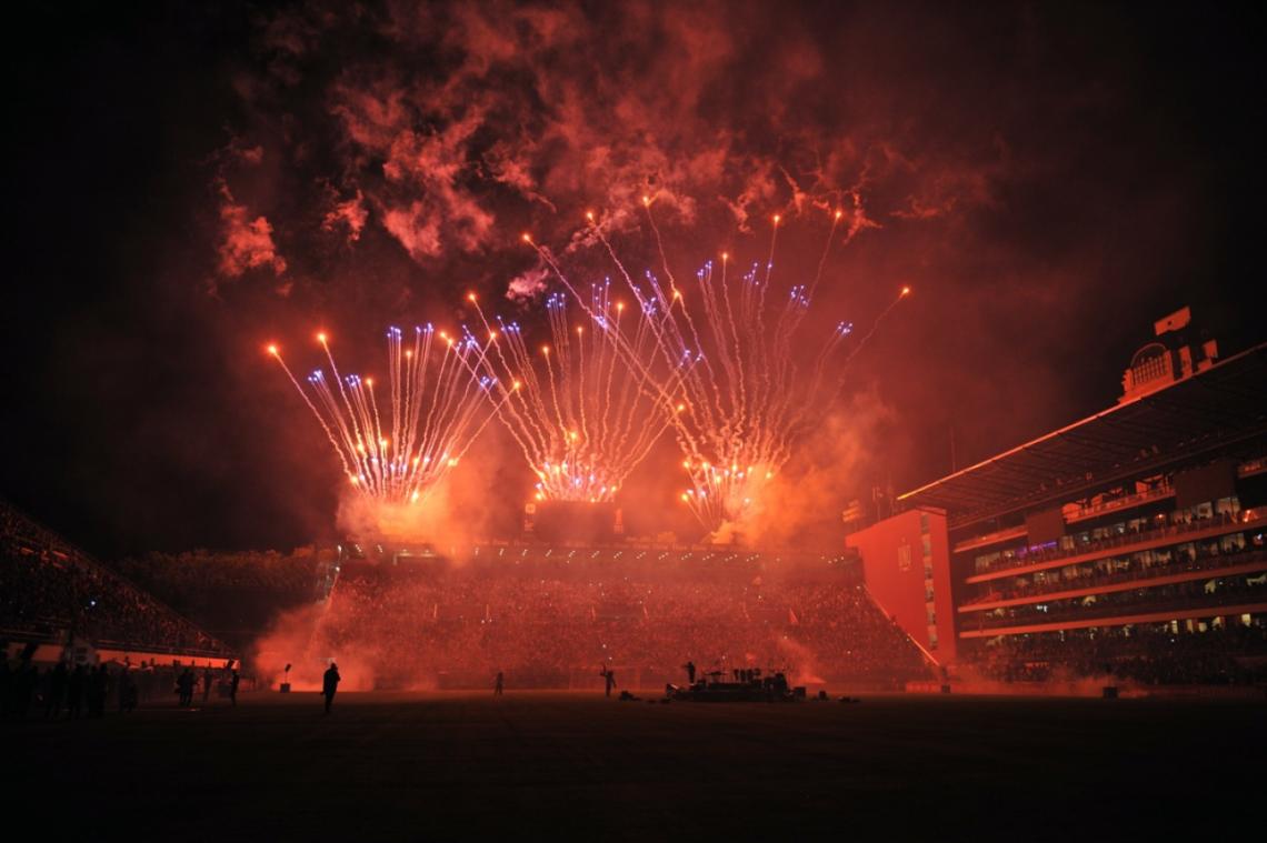 Imagen Los fuegos artificiales coronaron una noche que va a quedar en la memoria de los hinchas de Estudiantes de por vida.