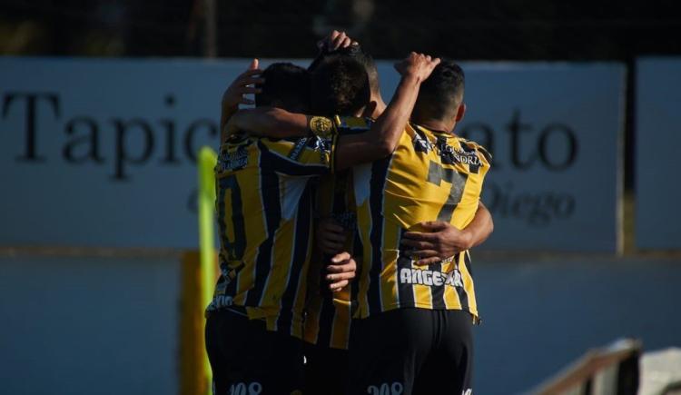 Imagen de PRIMERA B: FLANDRIA SIGUE SIENDO EL ÚNICO LÍDER