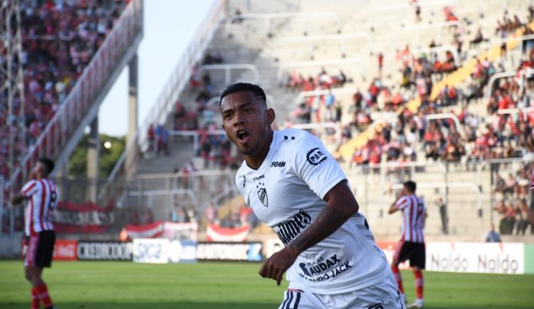 Imagen de Quilmes avanza en la Copa Argentina