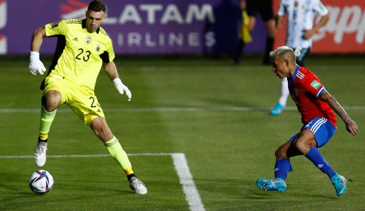 Imagen de DIBU MARTÍNEZ RECIBIÓ UN GOL DESPUÉS DE 475 MINUTOS