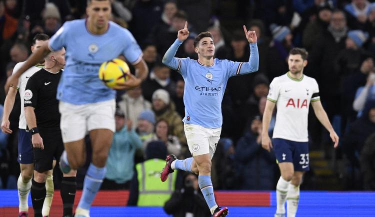 Imagen de Julián Álvarez fue titular y marcó un gol en la remontada del City