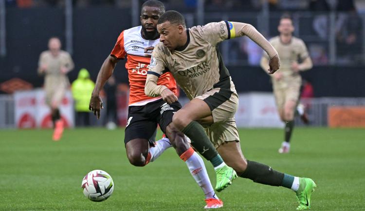 Imagen de PSG goleó con un show de Mbappé y acaricia el título