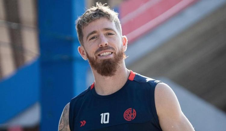 Imagen de Muniain siempre está: el gesto de líder del capitán lesionado de San Lorenzo