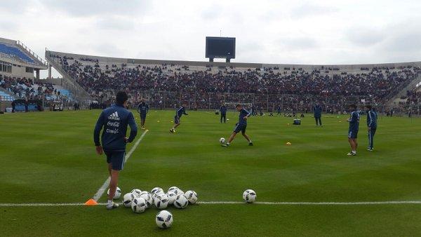 Imagen de La selección entrena a puertas abiertas en San Juan