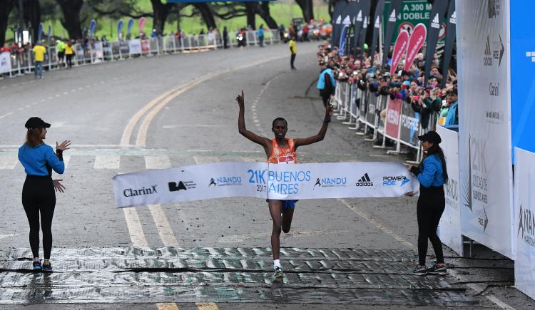 Imagen de Los 21K fueron para el keniata Paul Kipchumba Lonyangata