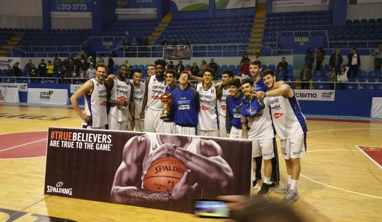 Imagen de Bahía Basket festejó en Perú