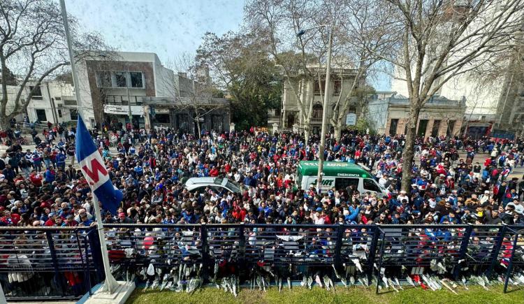 Imagen de El emotivo último adiós a Juan Izquierdo en Montevideo