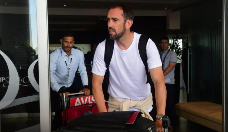 Imagen de Diego Godín se quejó de los arbitrajes en la llegada de Uruguay a Montevideo