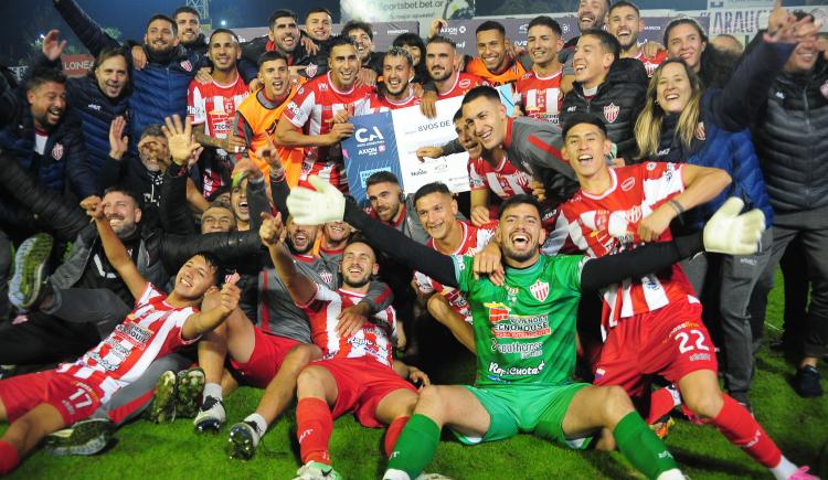 Imagen de Cuánto tiempo lleva Talleres de Escalada sin derrotar a Racing