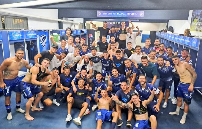 Imagen de Quilmes ganó el duelo de punteros y se quedó con el liderazgo en soledad