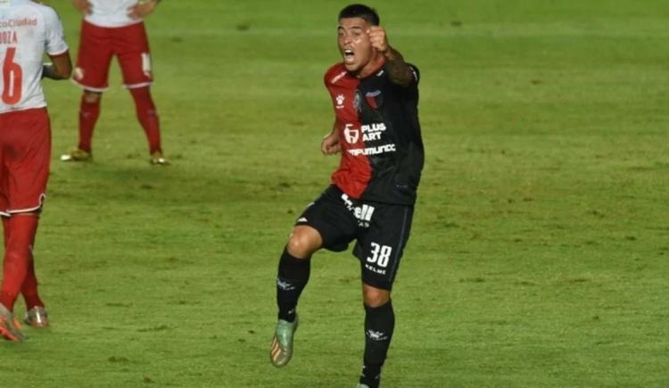 Imagen de Brian Fernández, con el corazón en la mano: "Extraño jugar al fútbol porque es lo que mejor hago"