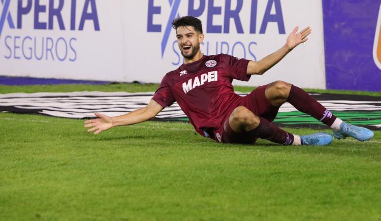 Imagen de Lanús hizo oficial la venta del delantero José López a Palmeiras