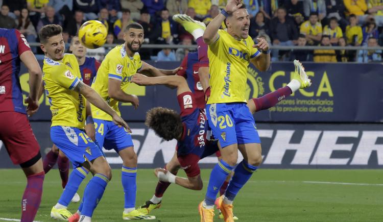 Imagen de El espectacular golazo de chilena de Joao Félix ante Cádiz