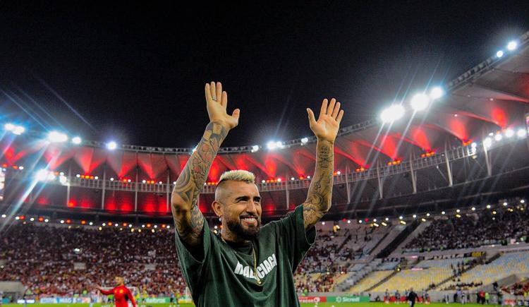 Imagen de Flamengo presentó a Vidal y eliminó al Mineiro de la Copa de Brasil