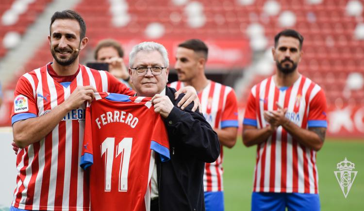 Imagen de Izquierdoz hizo su debut en el Gijón