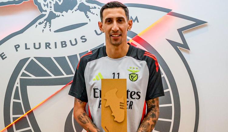 Imagen de Ángel Di María y otro premio para su vitrina