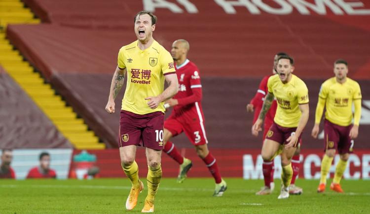 Imagen de BURNLEY LE SACÓ UN LARGO INVICTO A LIVERPOOL Y LO ALEJA DE LA PUNTA